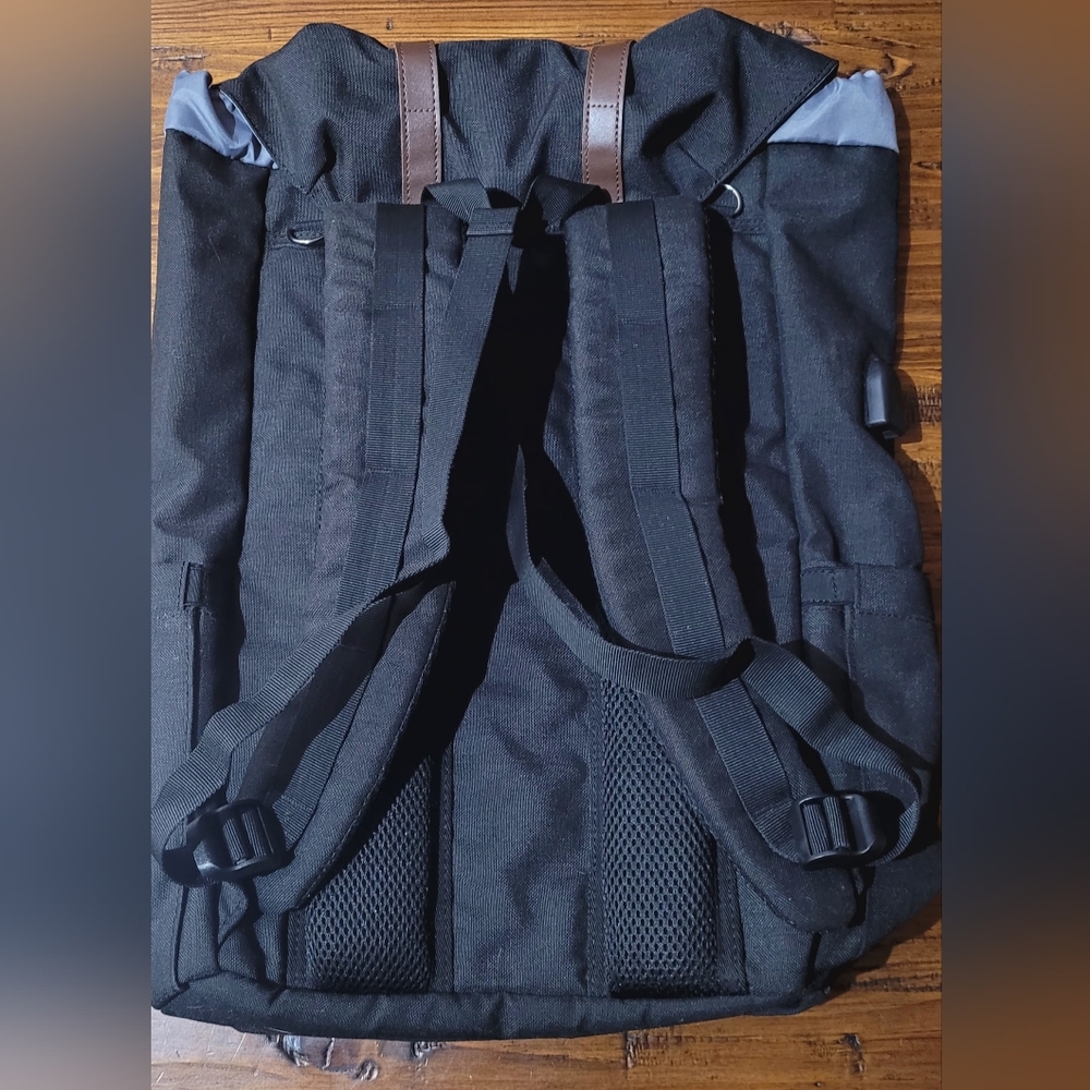 TIM & ROSS Stylish Black Backpack